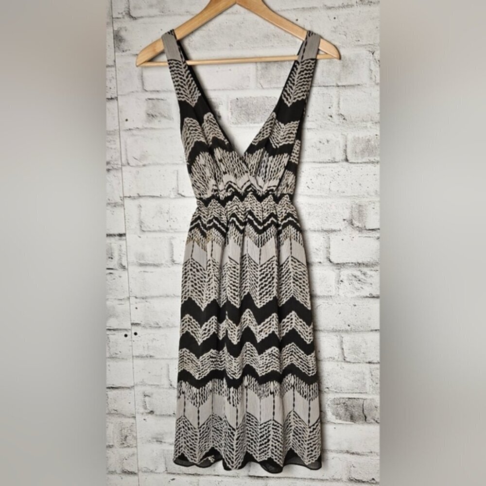 DKNYC Black Cream Chevron Midi Dress Size 8 Sleeveless V Neck Cross Back Lined